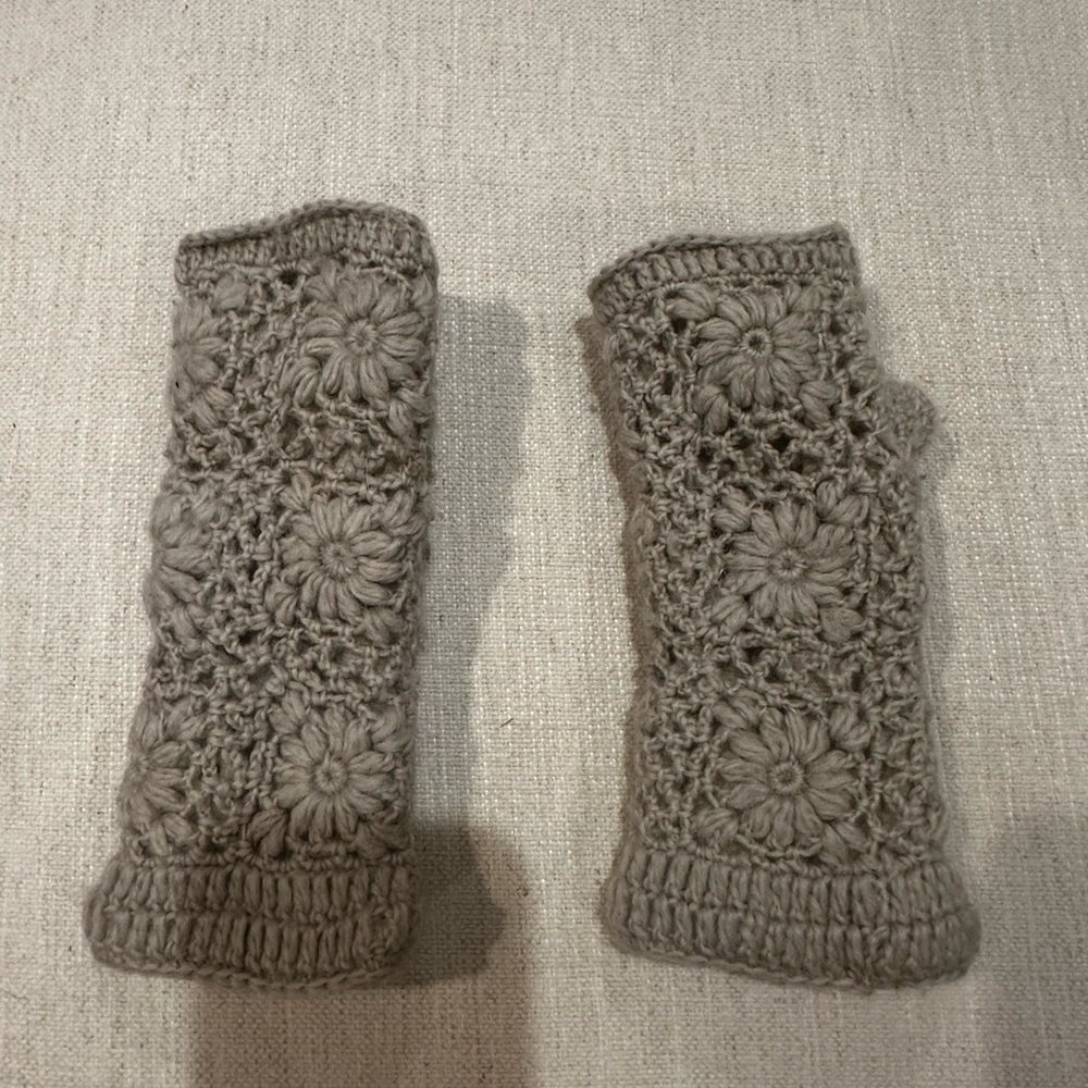 Nirvana Elegant Crochet Fingerless Gloves 100% wool